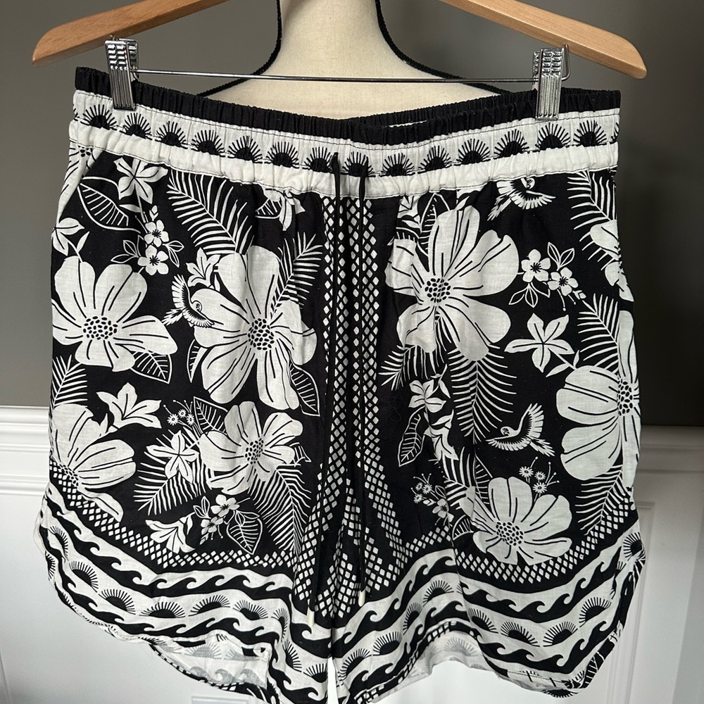 FARM Rio Black and White Floral Women Shorts